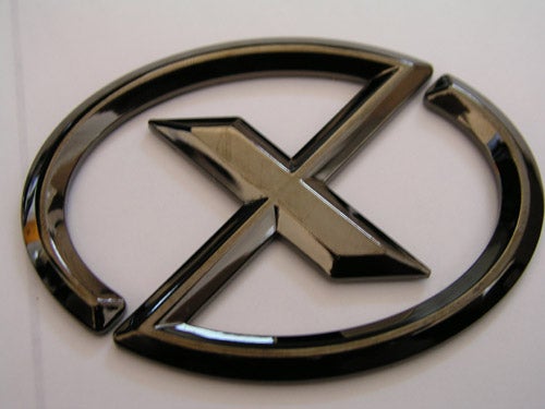Машина со знаком x. Автомобиль со значком x. Машина с логотипом x. Марка машины значок х. Со знаком x